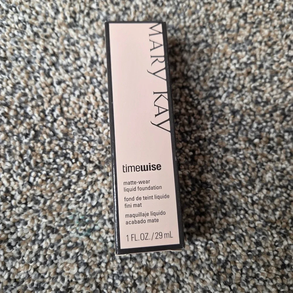 Mary Kay TimeWise Matte-Wear Liquid Foundation Beige 4 Oil-Free 1 fl oz 29 mL